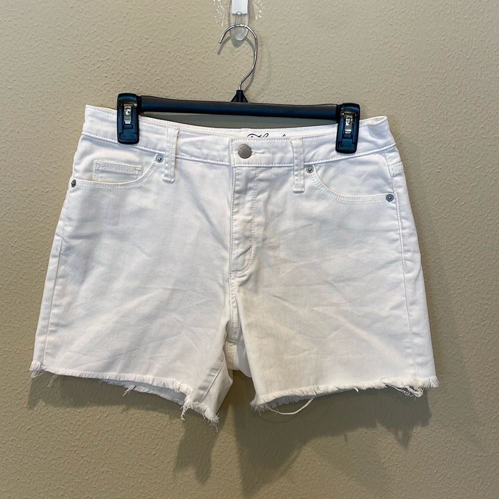 Universal Thread 4” White Shorts